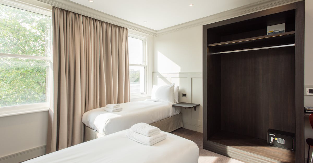 Budget hotel room in Melbourne — affordable accommodation
