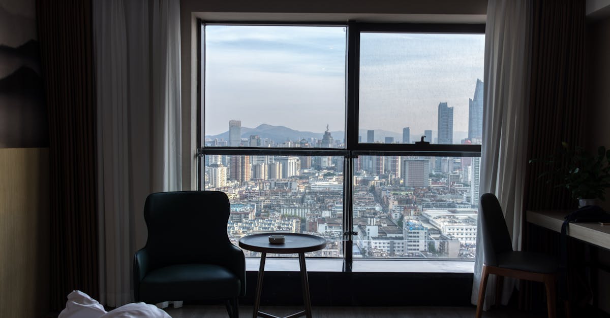 Best area to stay in Melbourne hero — CBD skyline