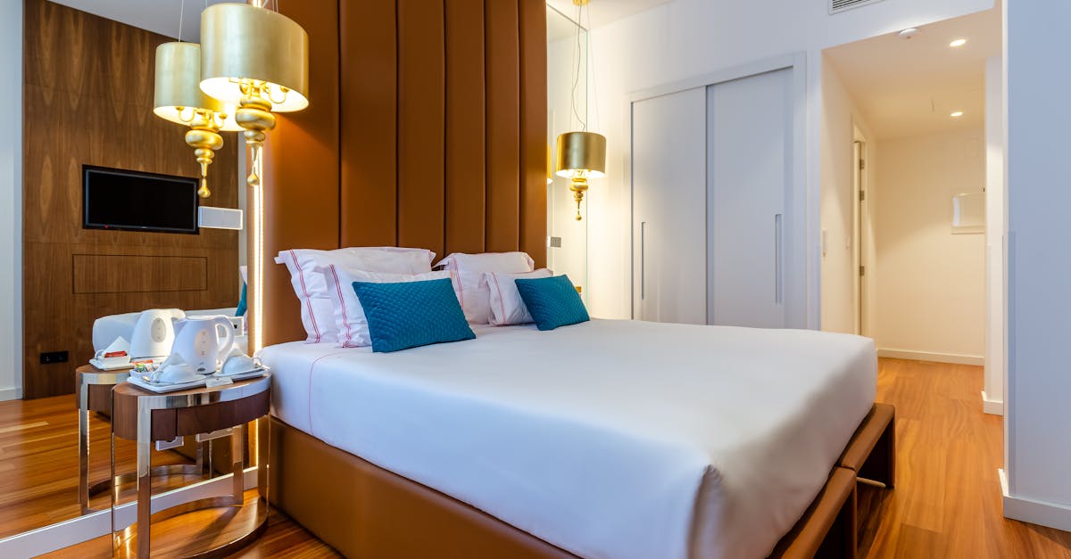 Where to stay in Melbourne hero — luxury hotel room