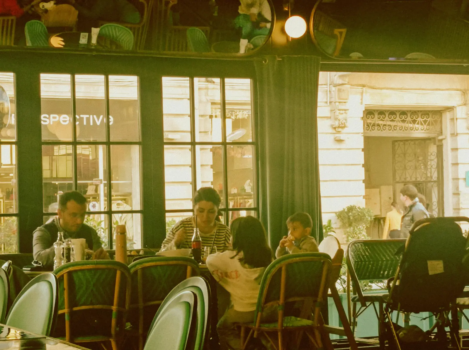 A family with children eating at a kid-friendly restaurant in Melbourne