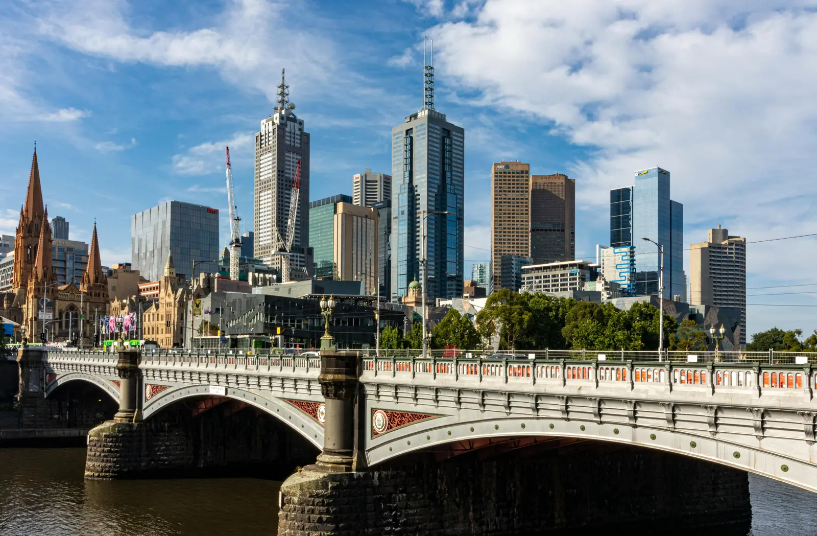 Melbourne city skyline and Yarra River, the base for a 5-day itinerary