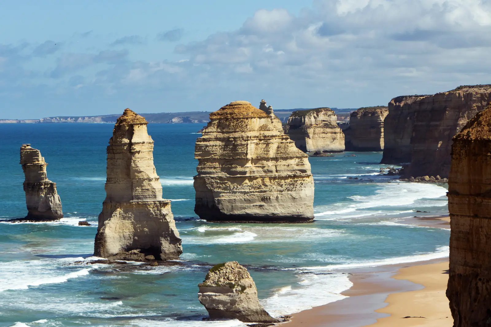 The Twelve Apostles on the Great Ocean Road, a highlight of a 7-day Melbourne itinerary
