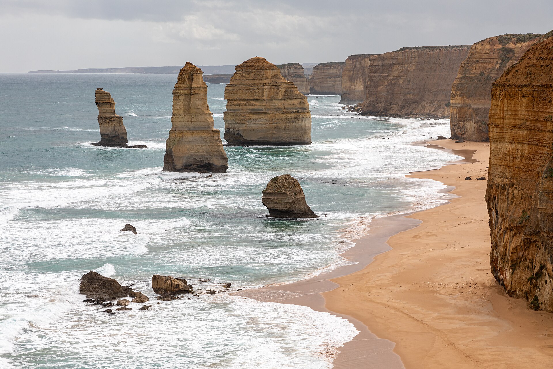 The Twelve Apostles limestone stacks on the Great Ocean Road, Victoria